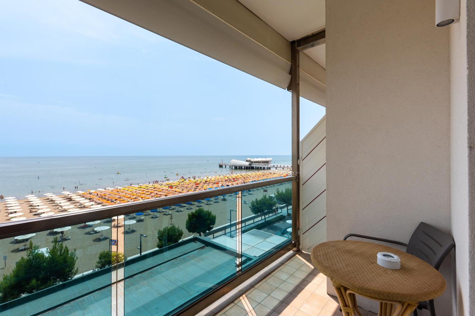 Hotel Columbus Lignano Sabbiadoro Eksteriør billede